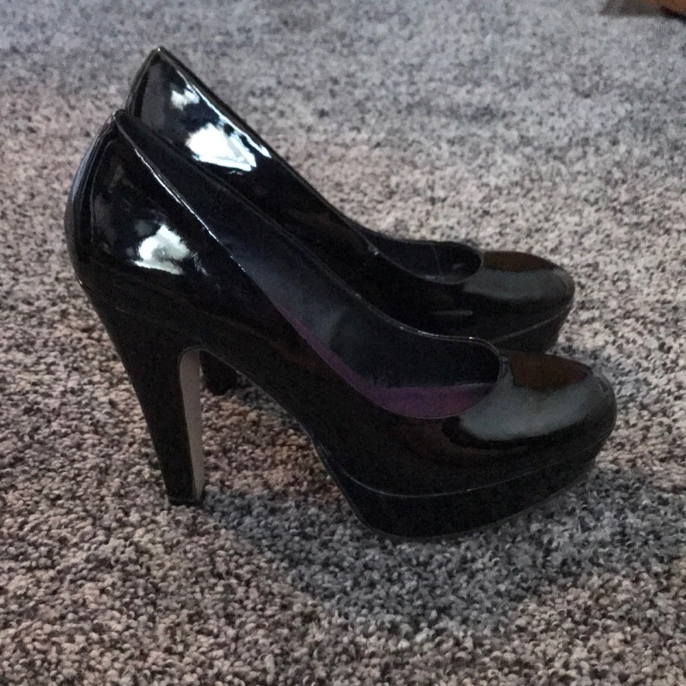 Black patent leather pumps